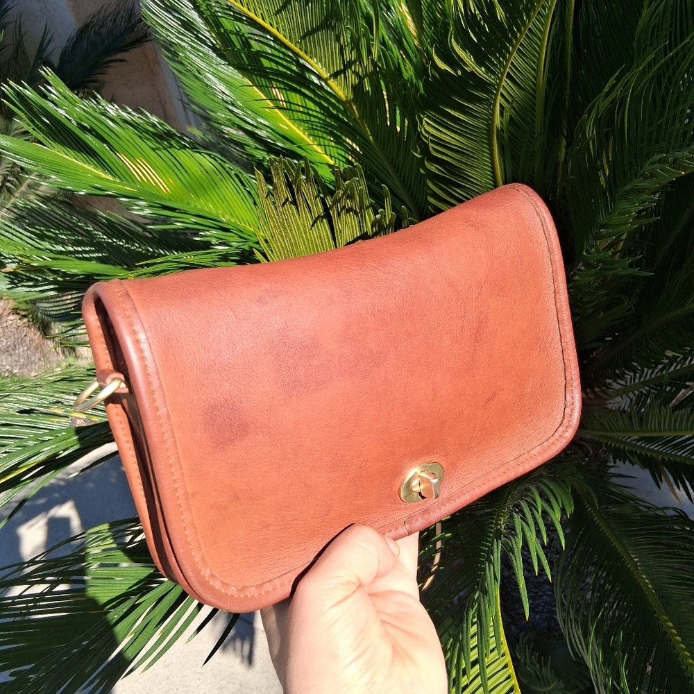 Vintage Coach Pocket Purse - Picture 2 of 16